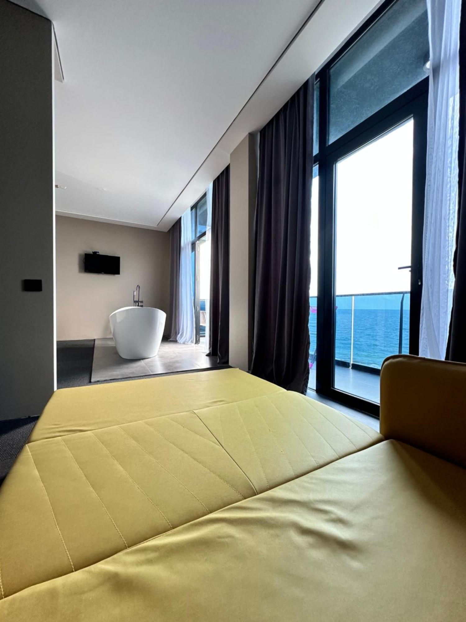 Hotel Black Sea Kobuleti ภายนอก รูปภาพ